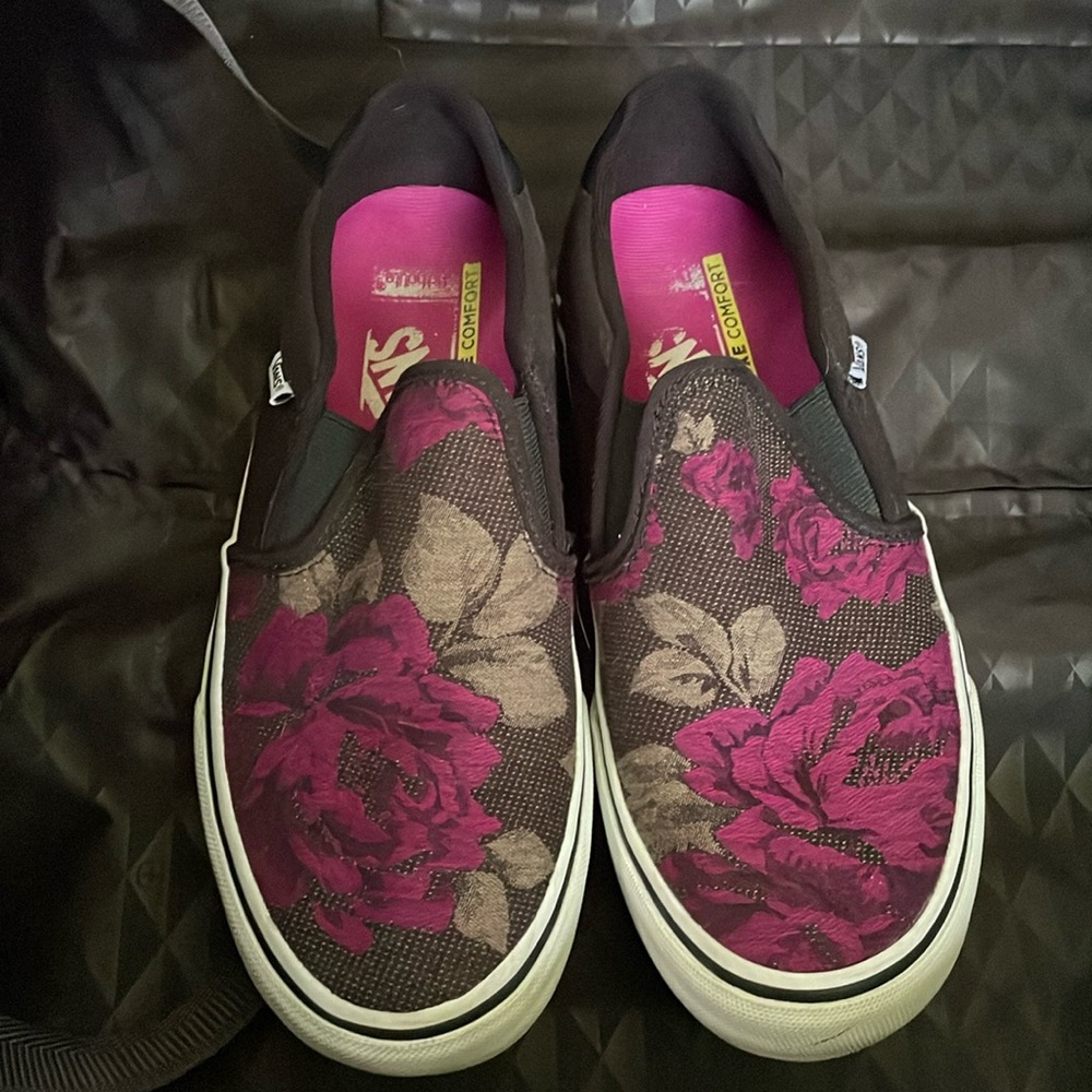 Barely worn ultra Cush slip ons